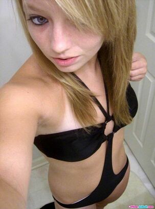 young nudist selfie